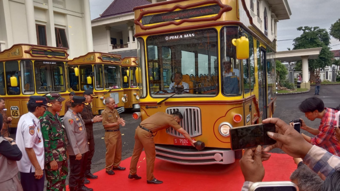 Peluncuran Bus Simas Ganteng oleh Pemkab Tuban