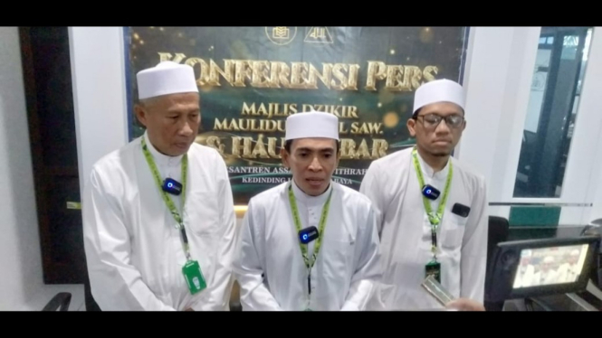 Ustaz Nasiruddin Hadiry Ketua Panitia Haul Akbar Al Fitrah (tengah)