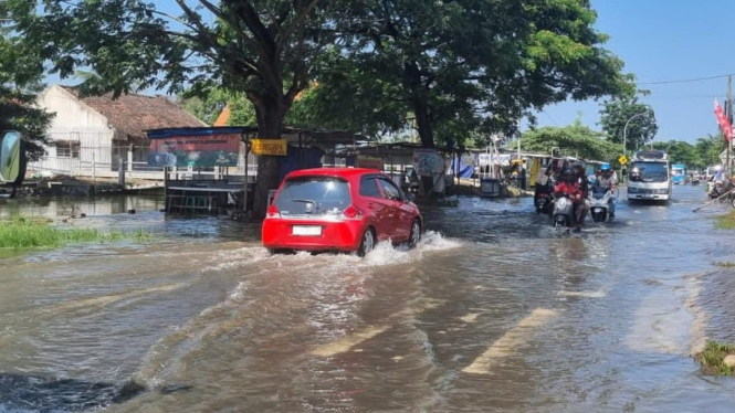 Air bah Kali Lamong menggenangi Kecamatan Cerme