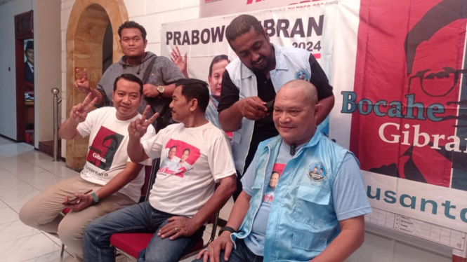Relawan Bocahe Gibran Nusantara cukur gundul