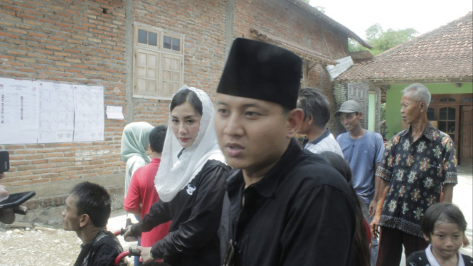 Bupati Trenggalek M Nur Arifin dan istrinya, Novita Hardini.