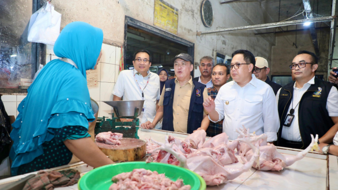 Pj Gubernur Jatim blusukan di Pasar Surabaya dan Sidoarjo