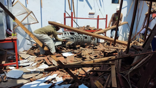 Kondisi dua ruangan di Balai Desa Mojokerto yang ambruk.