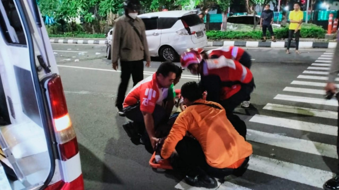 Oknum Jaksa di Surabaya Tabrak Becak bermuatan Jagung