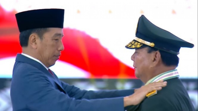 Presiden Jokowi anugerahkan pangkat istimewa ke Prabowo Subianto