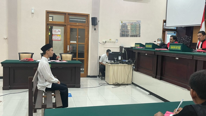 Terdakwa Harmunadan menjalani sidang di Pengadilan Negeri Mojokerto.