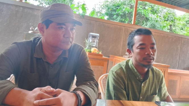 Ketua Bawaslu Kabupaten Mojokerto Dody Faizal (kiri).