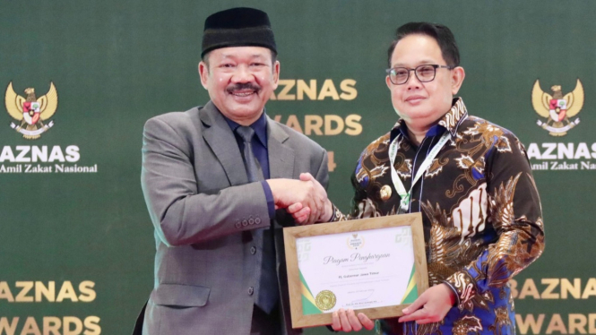 Pj. Gubernur Adhy Terima Penghargaan Kepala Daerah Pendukung Pengelolaan Zakat Terbaik Nasional di Baznas Awards 2024
