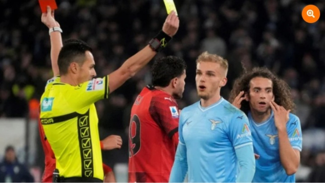 Pemain Lazio diganjar kartu merah