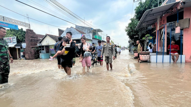 Kondisi banjir di Jalan Raya Meri,  Kranggan, Mojokerto.