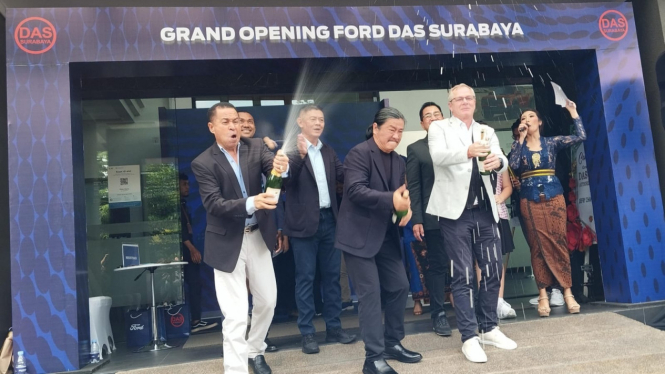 Opening ceremony pembukaan dealer Ford di Surabaya