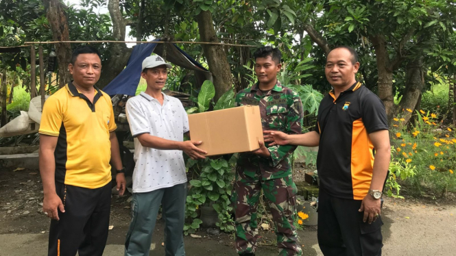 Polisi-TNI bersinergi bantu warga Mojokerto terdampak banjir