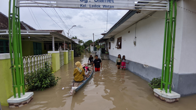 Sebanyak 36 desa terendam air.