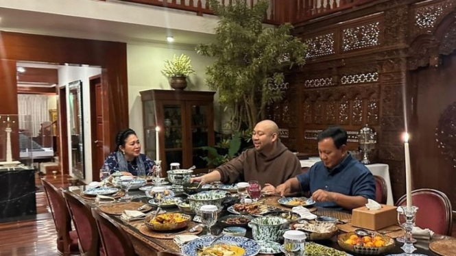 Momen Prabowo Subianto makan bersama Titiek Soeharto