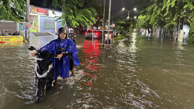 Kota Semarang Dilanda Banjir dan Tanah Longsor