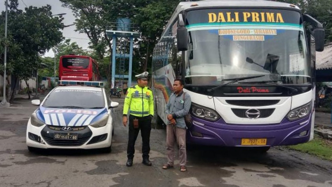 Bus yang ugal-ugalan di jalan diamankan polisi
