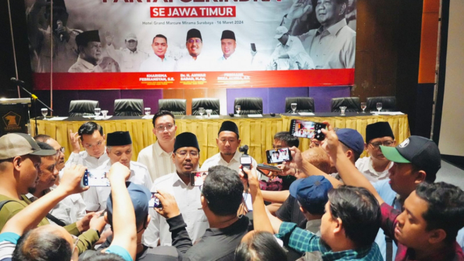 Ketua DPD Gerindra Jatim Anwar Sadad di hadapan wartawan usai sarasehan di Surabaya