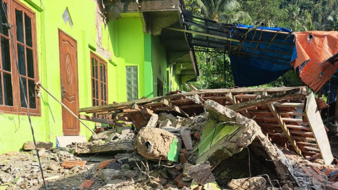 Bangunan rumah warga di Kecamatan Tambak rusak parah