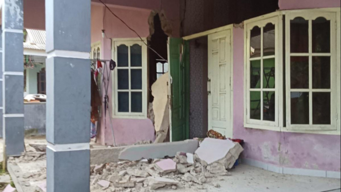 Kondisi salah satu rumah di Bawean terdampak gempa Tuban