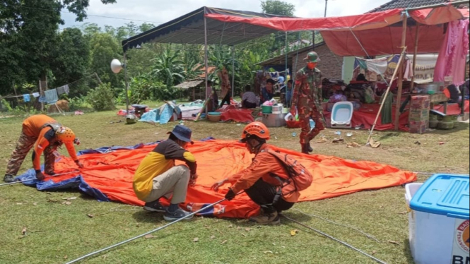 Tim Gabungan BPBD Dirikan Tenda Tampung Pengungsi