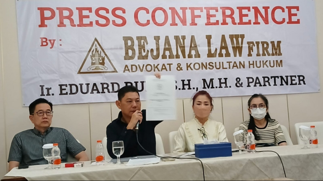 Konferensi Pers kasus dugaan malapraktik di Surabaya