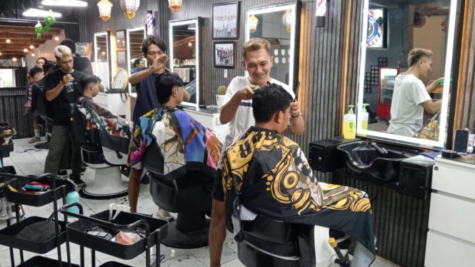 Yasse Barbershop jadi jujugan kalangan muda potong rambut kekinian