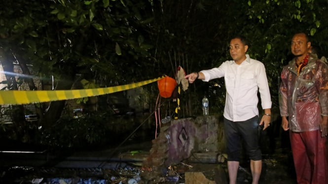 Wali Kota Surabaya Eri Cahyadi tinjau titik lokasi banjir