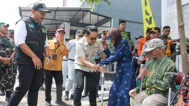 Pj. Gubernur Jatim Adhy Karyono bersama Forkopimda Jatim melakukan peninjauan arus mudik di Pos Terpadu Mantingan dan Pos Pelayanan Mudik Ngawi.
