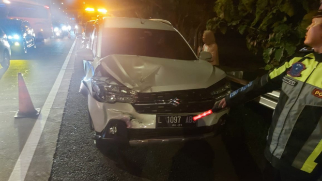 Mobil korban kecelakaan beruntun di tol Surabaya-Mojokerto