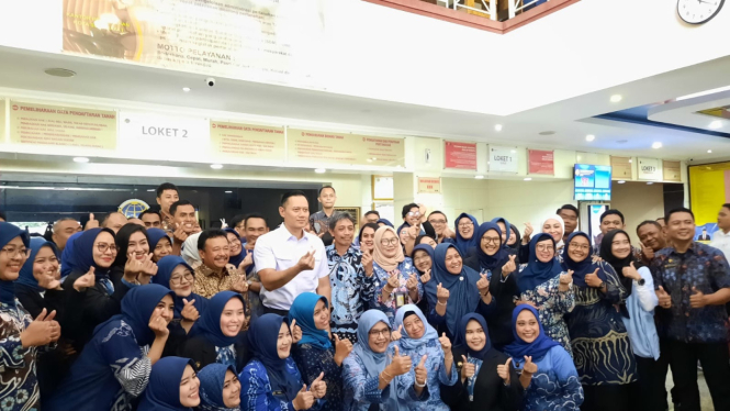 Menteri ATR/BPN, AHY saat meninjau kantor BPN Surabaya 1