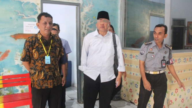 Mantan Bupati Malang Rendra Kresna saat bebas dari penjara.