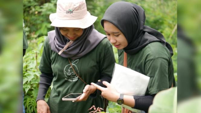 Pendataan dan verifikasi tanaman di kawasan Gunung Arjuna, Pasuruan.