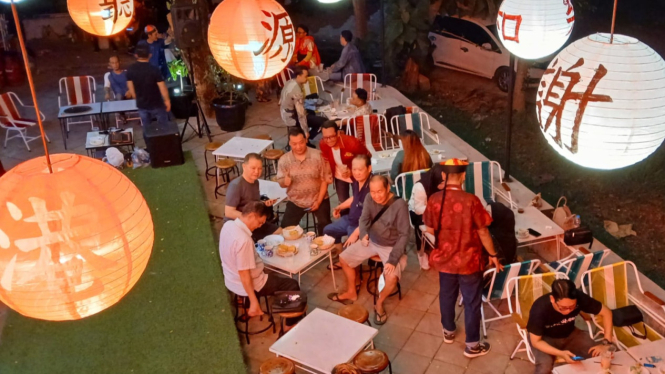 Suasana Kedai Makan dan Kopi Ciamso di Surabaya Barat.