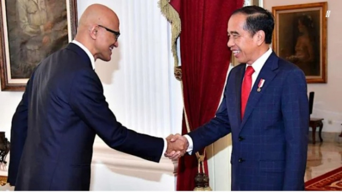 Presiden Jokowi bersama CEO Microsoft di Istana Kepresidenan