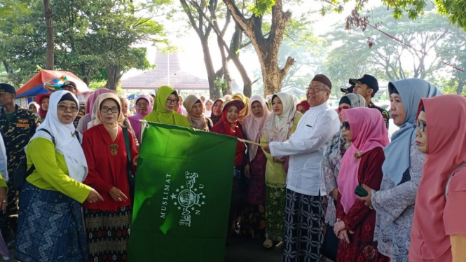 Jalan Sehat Berkebaya Muslimat NU Nganjuk