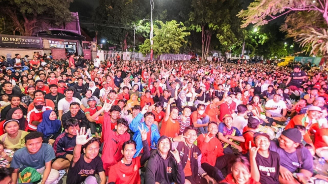 Suasana nobar di Balai Kota Surabaya saat Indonesia Vs Uzbekistan.