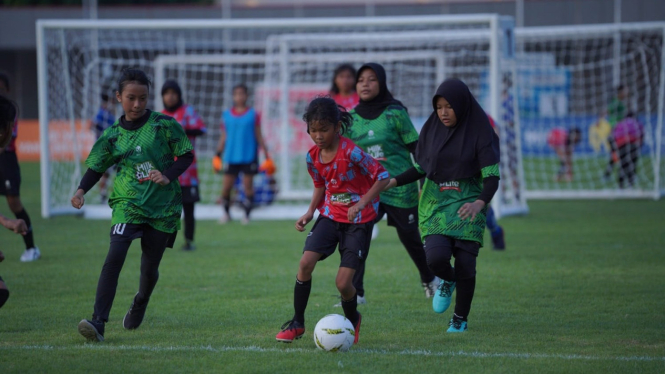 Aksi Locita di MilkLife Soccer Challenge – Surabaya Series 1 2024.