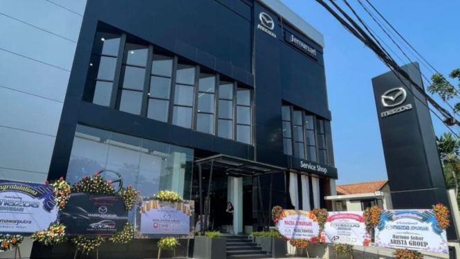 Dealer Mazda di Jalan Raya Jemursari, Kota Surabaya