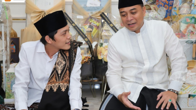 Wali Kota Surabaya Eri Cahyadi dan Gus Iqdam