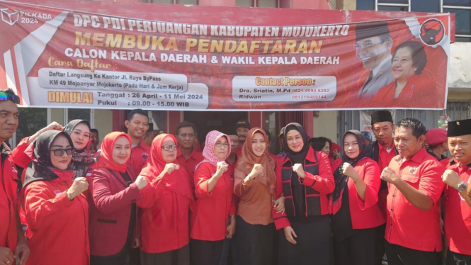Ikfina Fahmawati bersama jajaran DPC PDIP Kabupaten Mojokerto