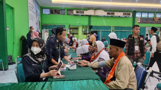 Calon Jemaah Haji asal Bojonegoro jalani pemeriksaan di Asrama Haji Sukolilo Surabaya