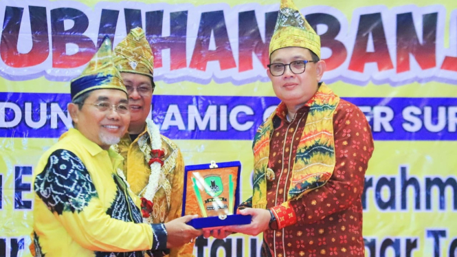 Pj Gubernur Jatim Adhy Karyono di acara masyarakat Banjar.