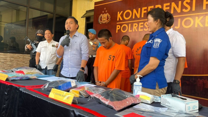 Konferensi pers ungkap kasus jambret di Polres Mojokerto