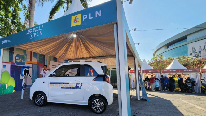 Booth PLN di IIMS Surabaya