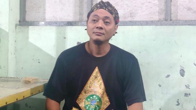 Putra Pengasuh Pondok Pesantren Salafiyah Al Misbar Mojokerto KH Chusaini Ilyas, Gus Sa’dulloh Syarofie memberikan keterangan kepada wartawan