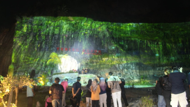 Tebing Kepuh Trenggalek digunakan sebagai latar gala dinner dan pentas lakon