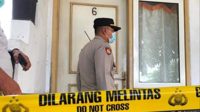 Garis polisi di kamar hotel TKP temuan mayat di Mojokerto.