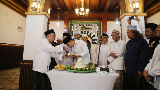 Wali Kota Surabaya saat resmikan Langgar Gipo jadi Cagar Budaya