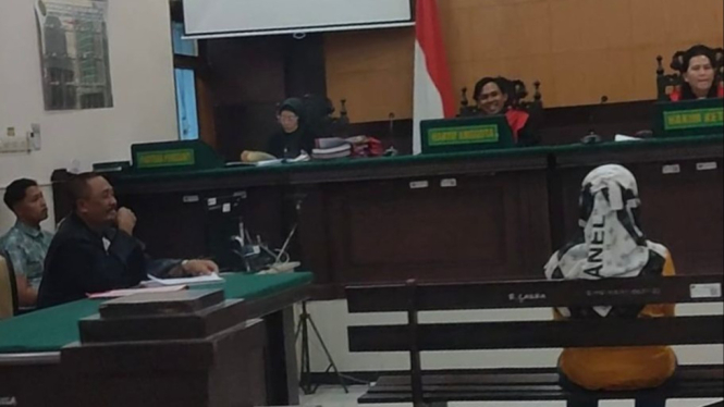 Sidang seorang istri yang tertangkap basah selingkuh dengan supir truk