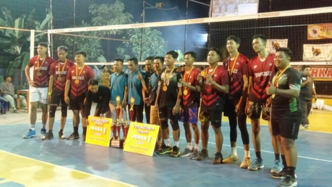 Tim Bang Jozz Bangeran di Turnamen Voli Pejuang Subuh Cup 2024